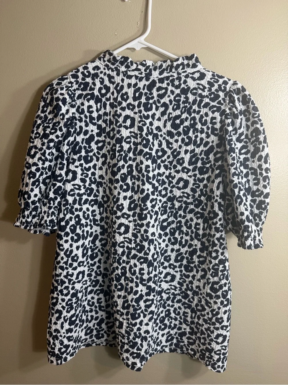 LOFT Dark Navy White Leopard Print Puff Sleeve Textured Blouse Large